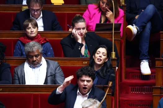 Accusée d’être hors de « l’arc républicain », la France insoumise veut jouer bloc contre bloc