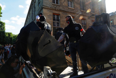 Des hymnes à Pétain aux néonazis dans la rue : le long week-end de la honte