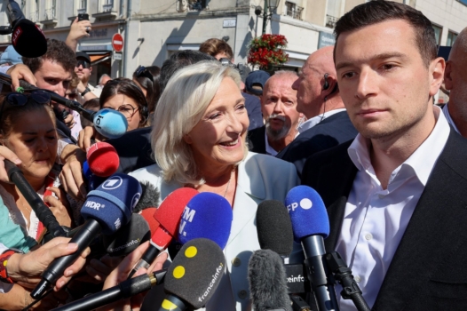 Marine Le Pen : à peine condamnée, déjà en campagne  