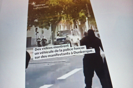 Des voitures de police foncent sur des lycéens et ça ne fait pas la une