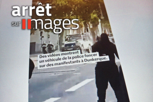 Des voitures de police foncent sur des lycéens et ça ne fait pas la une