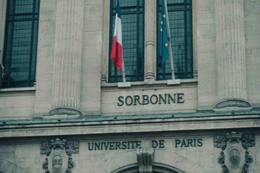 Quand la fac rackette les étudiant·es étranger·es