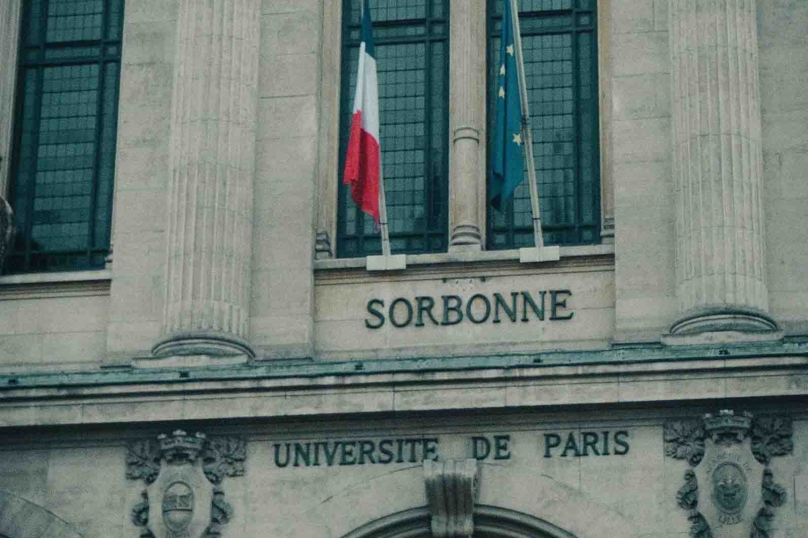 Quand la fac rackette les étudiant·es étranger·es