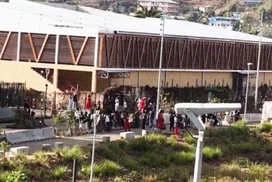 À Mayotte, des lycéens à cran, un système scolaire à bout