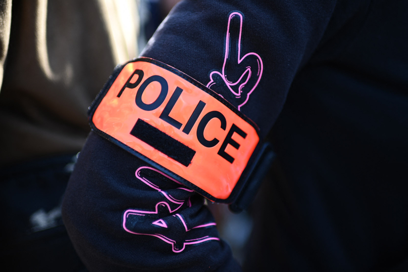 Un policier condamné pour viols en cavale