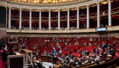 Les grandes contorsions et les petits calculs du RN pour sauver Bayrou