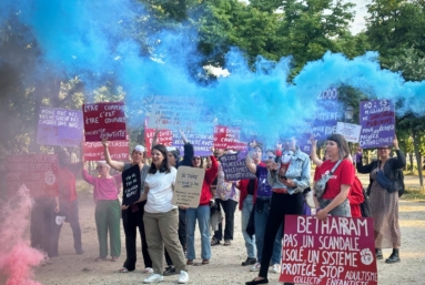 Aux Invalides, un rassemblement contre « la banalisation des violences sur mineurs »