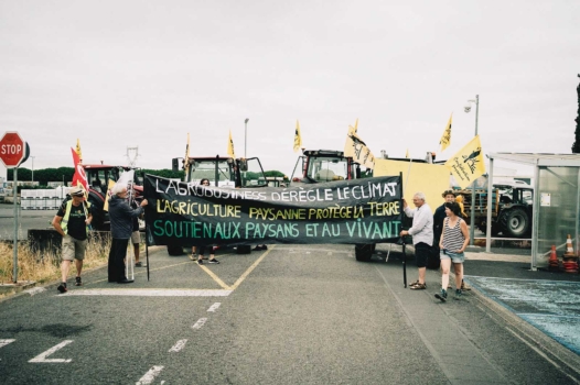 « Stop aux marchands de mort » : au blocage de l’usine Phyteurop, avec les opposants aux pesticides
