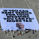 L’image : Greenpeace adresse ses vœux à Jeff Bezos