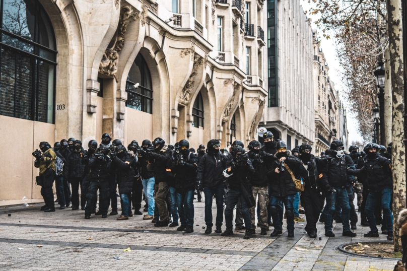 Gouverner par la peur : démocratie sous tension