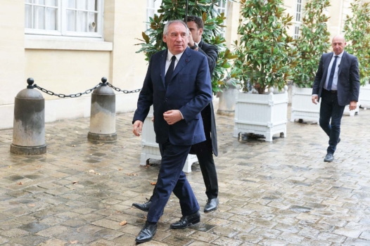Dans sa chute, Bayrou embrasse le RN