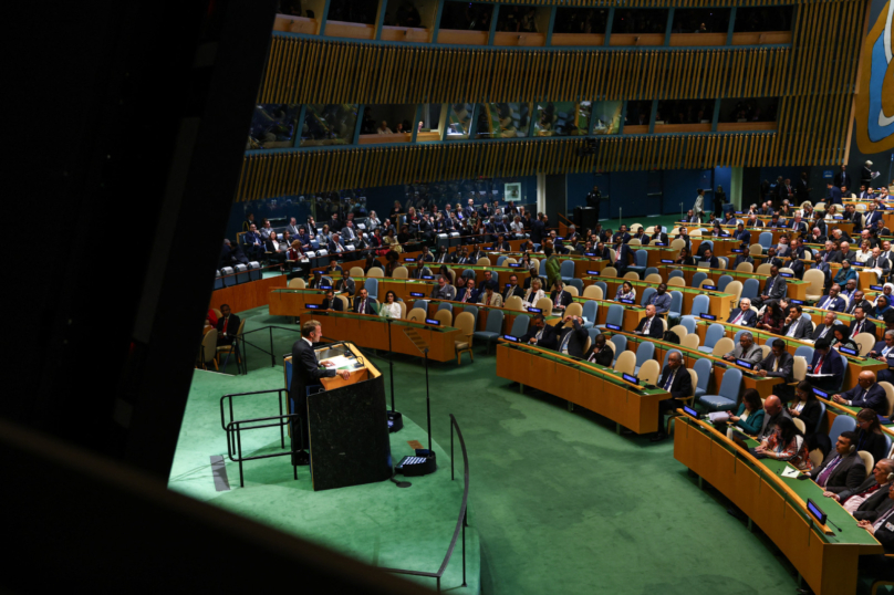 Macron, un beau discours et des contradictions