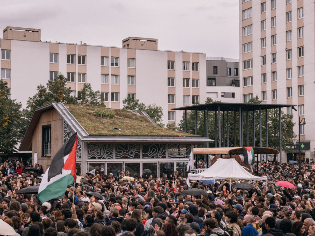 10 septembre Bloquons tout Paris Place des fêtes