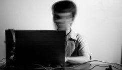 « Pour lutter contre les cyberviolences, il faut combattre le sexisme hors-ligne »