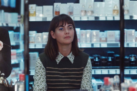 « On Falling », seule au monde