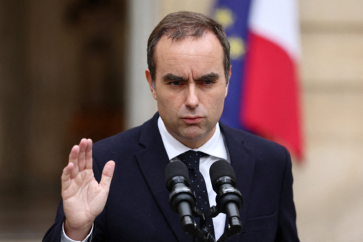 Lecornu toujours là : la macronie s’accroche au pouvoir 