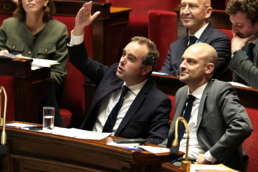 Taxe sur les holdings : Lecornu épargne les milliardaires