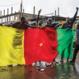 L’image : au Cameroun, l’éternel président Paul Biya réelu