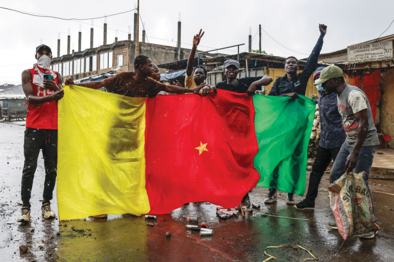 L’image : au Cameroun, l’éternel président Paul Biya réelu