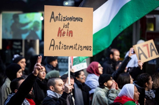 La qualification d’antisémitisme, « une confusion volontaire entre le religieux et le politique »