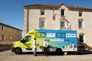 Dans la Loire, le médicobus arpente les déserts médicaux