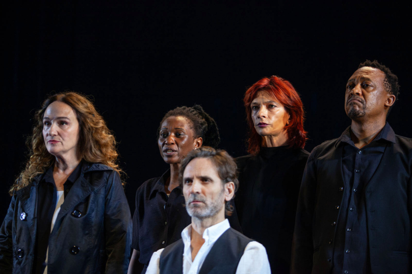 Au Kosovo, le théâtre lutte et relie