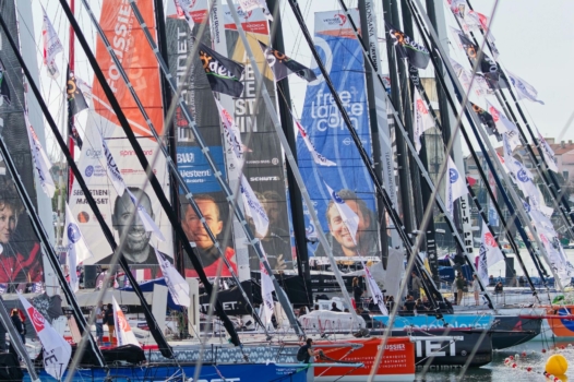 Course de voiliers au large : l’aventure dans le typhon capitaliste