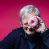 Disparition de Martin Parr, photographe du banal