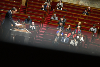 À gauche, le budget cache la forêt de divisions