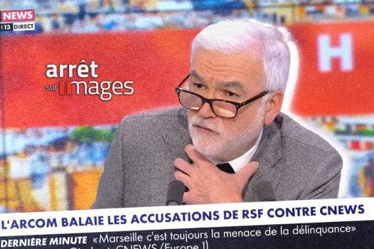 « Complément d’enquête » sur CNews : et Pascal Praud exulta