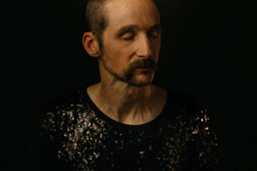 « Peau de serpent », lumière noire