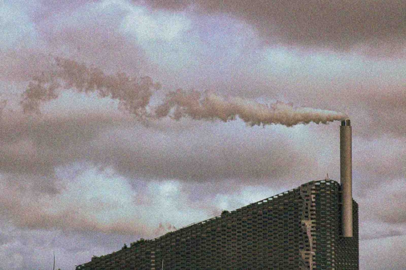 Au nom de la décarbonation, l’État allège la réglementation des installations polluantes