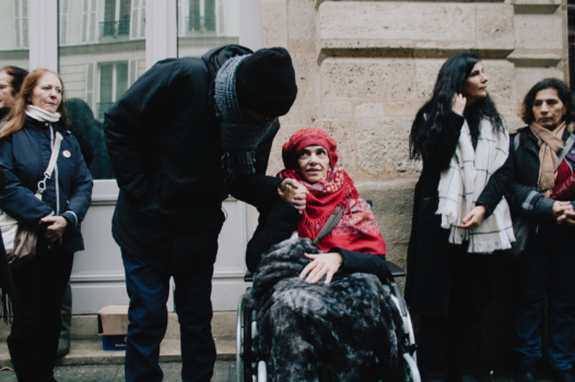 En grève de la faim depuis juillet, Zehra Kurtay toujours en lutte pour l’asile