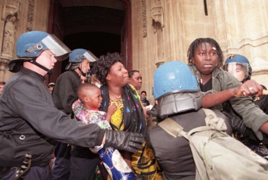 Comment la France légitime l&rsquo;expulsion des sans-papiers qu&rsquo;elle fabrique