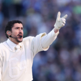 Super Bowl : Bad Bunny défie joyeusement l&rsquo;Amérique trumpiste