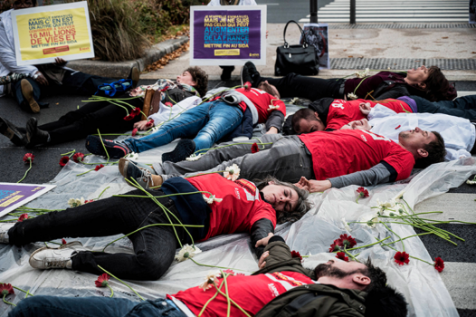 Plan social à Aides : Séropos et chemsexeurs sur le carreau