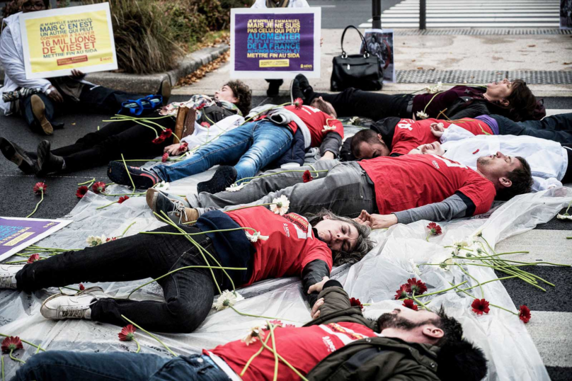 Plan social à Aides : Séropos et chemsexeurs sur le carreau