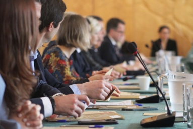 Municipales : la gauche s’effrite, la droite se recombine, et 2027 s’éloigne