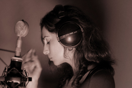 Yasmine Hamdan, une voix qui transporte