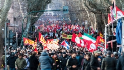 Affaiblie, Giorgia Meloni droite dans ses bottes