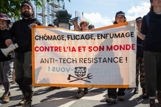 « Il faut oser nier notre présent technologique imposé par les milliardaires »
