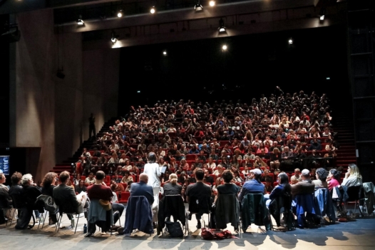 Théâtre : baisses de budget, censure… les artistes montent au front