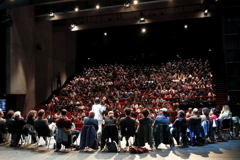 Théâtre : baisses de budget, censure… les artistes montent au front