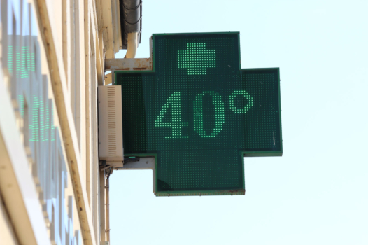 Canicule : le gouvernement fait fondre les aides pour les écoles