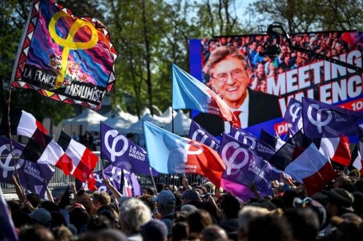 Pour la rentrée, Jean-Luc Mélenchon veut aspirer la gauche et vite passer à la suite
