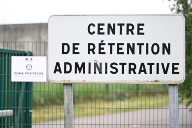 CRA : enfermer plus, des politiques mortifères