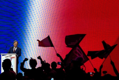 Colère lycéenne : Gabriel Attal mise sur l’autorité, Jean-Luc Mélenchon sur la rupture
